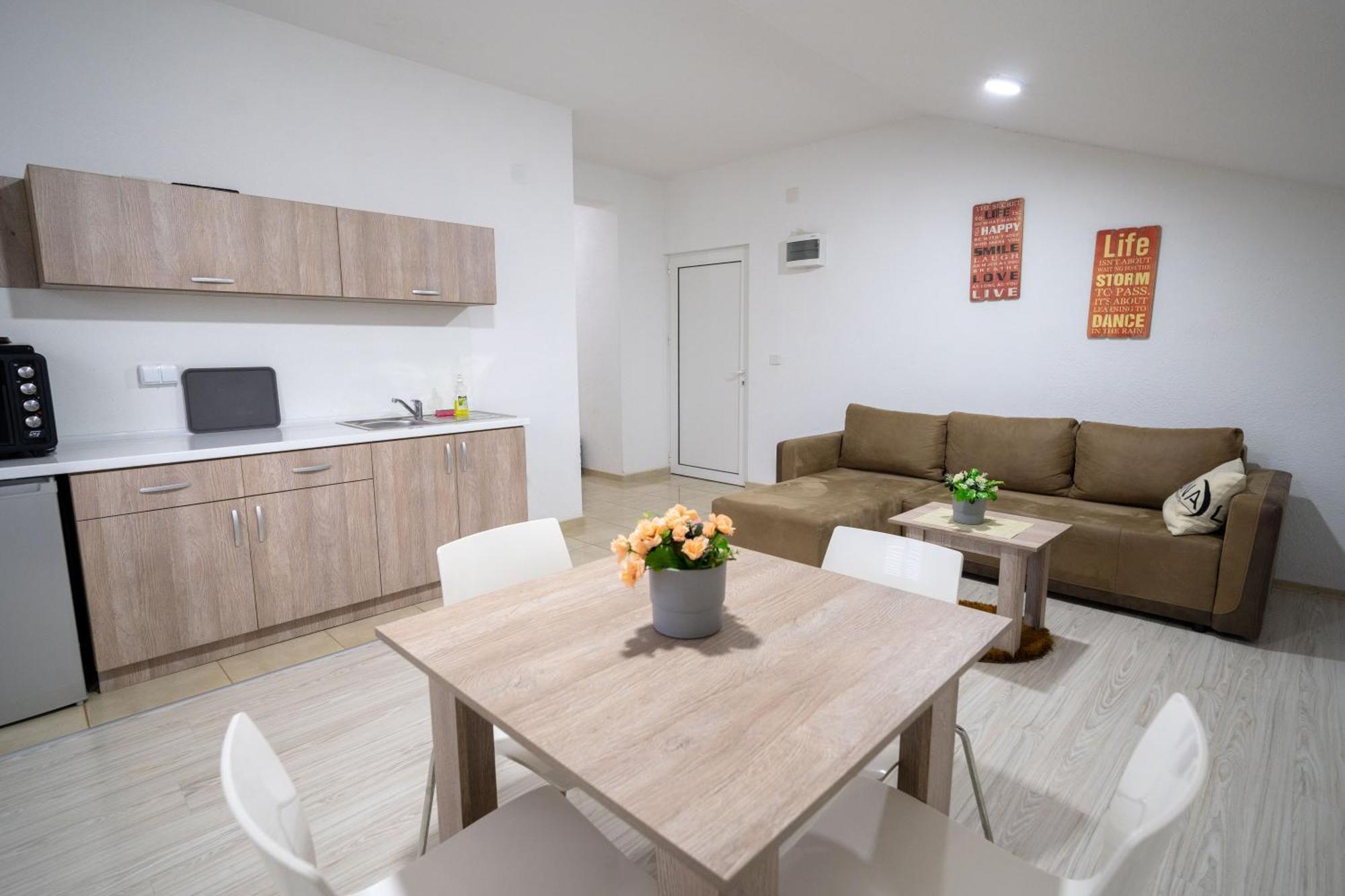 Luna Apartments ゲヴゲリヤ エクステリア 写真