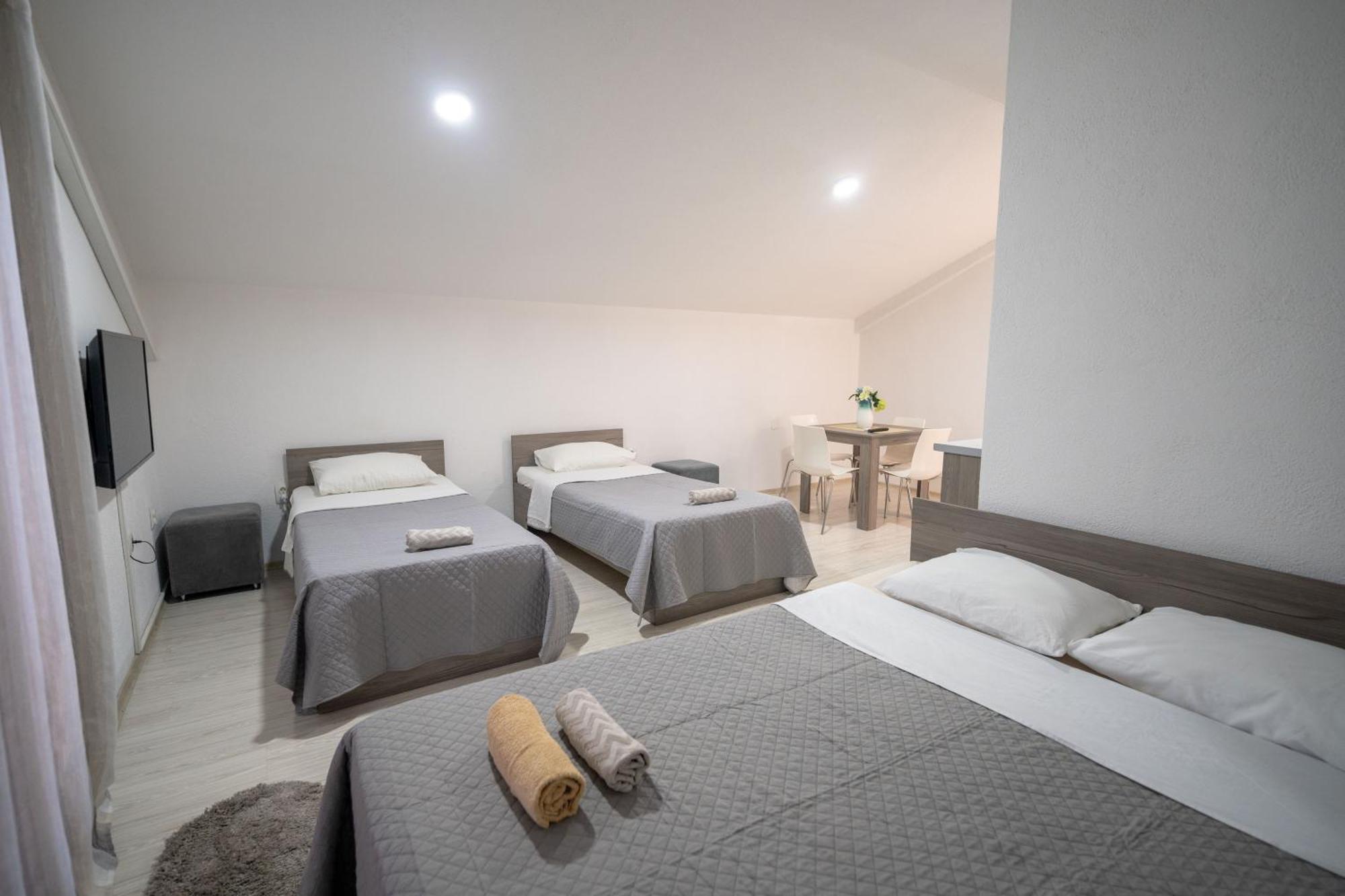 Luna Apartments ゲヴゲリヤ エクステリア 写真