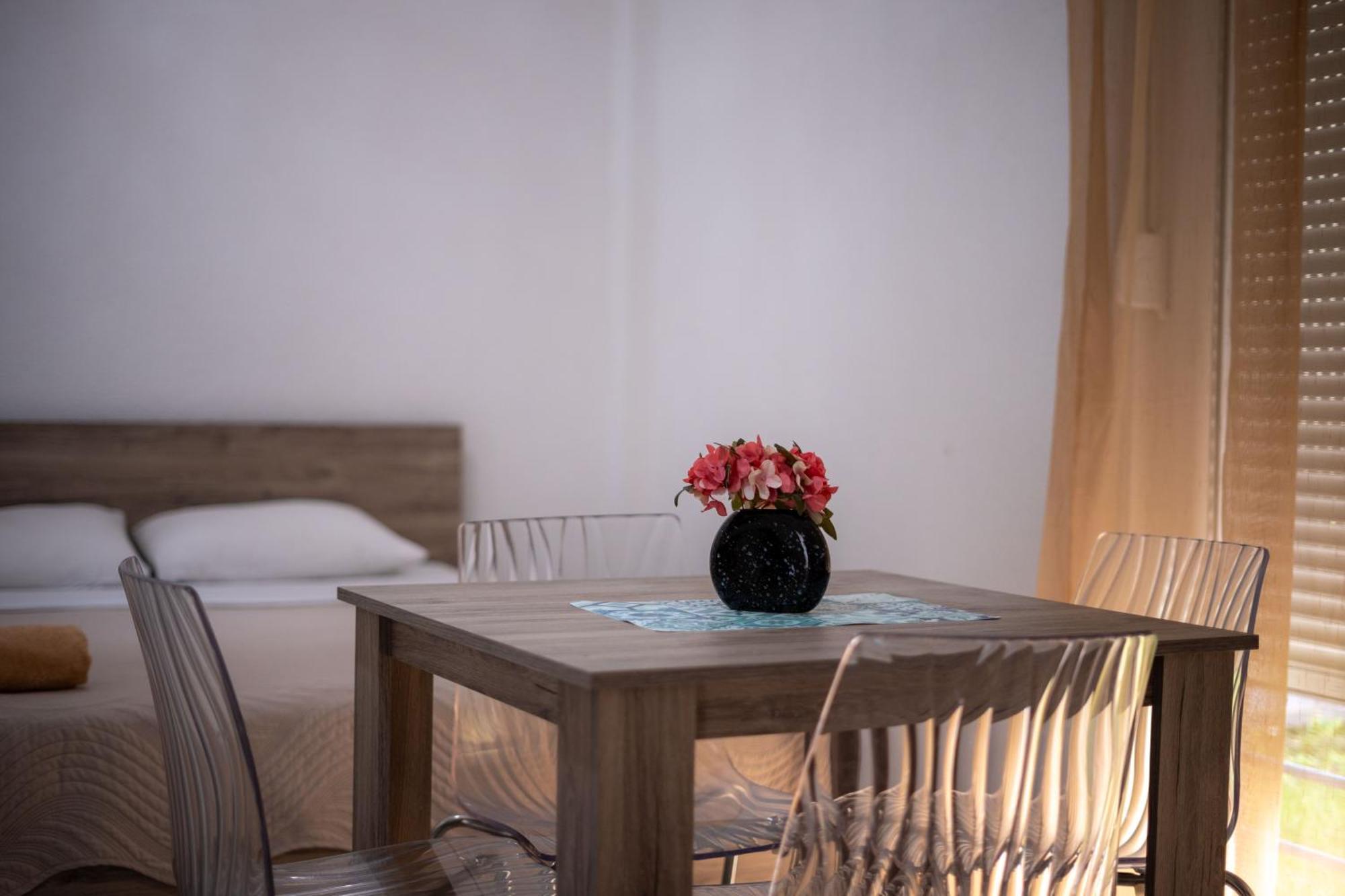 Luna Apartments ゲヴゲリヤ エクステリア 写真