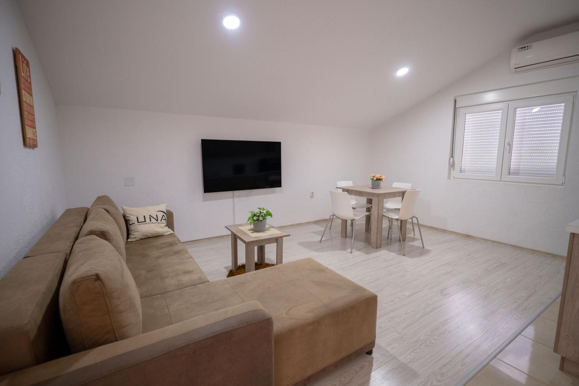 Luna Apartments ゲヴゲリヤ エクステリア 写真