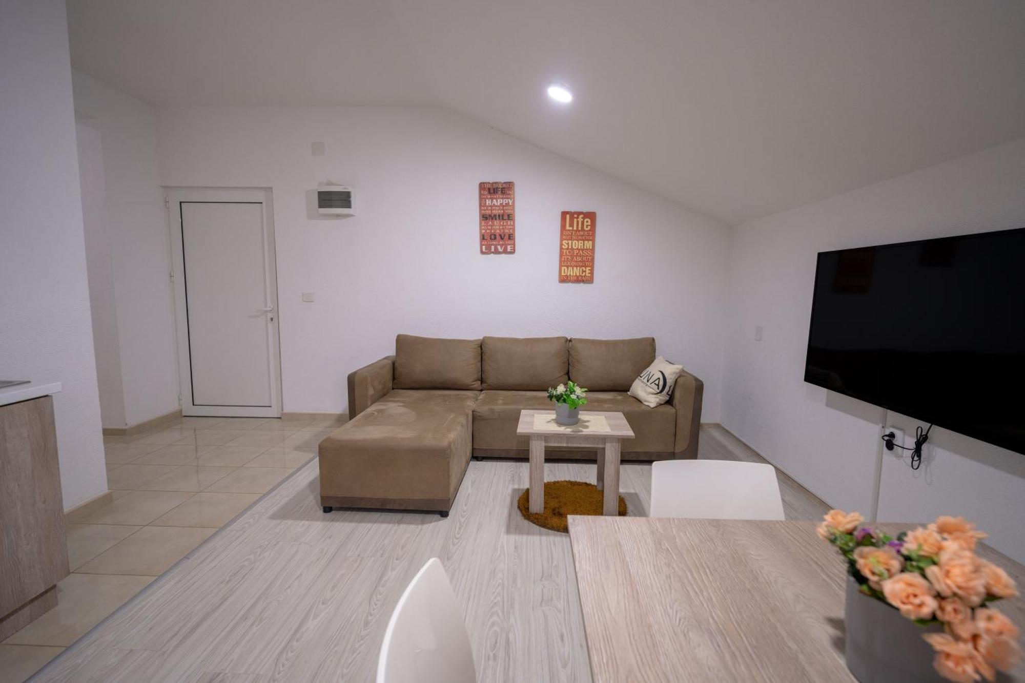 Luna Apartments ゲヴゲリヤ エクステリア 写真