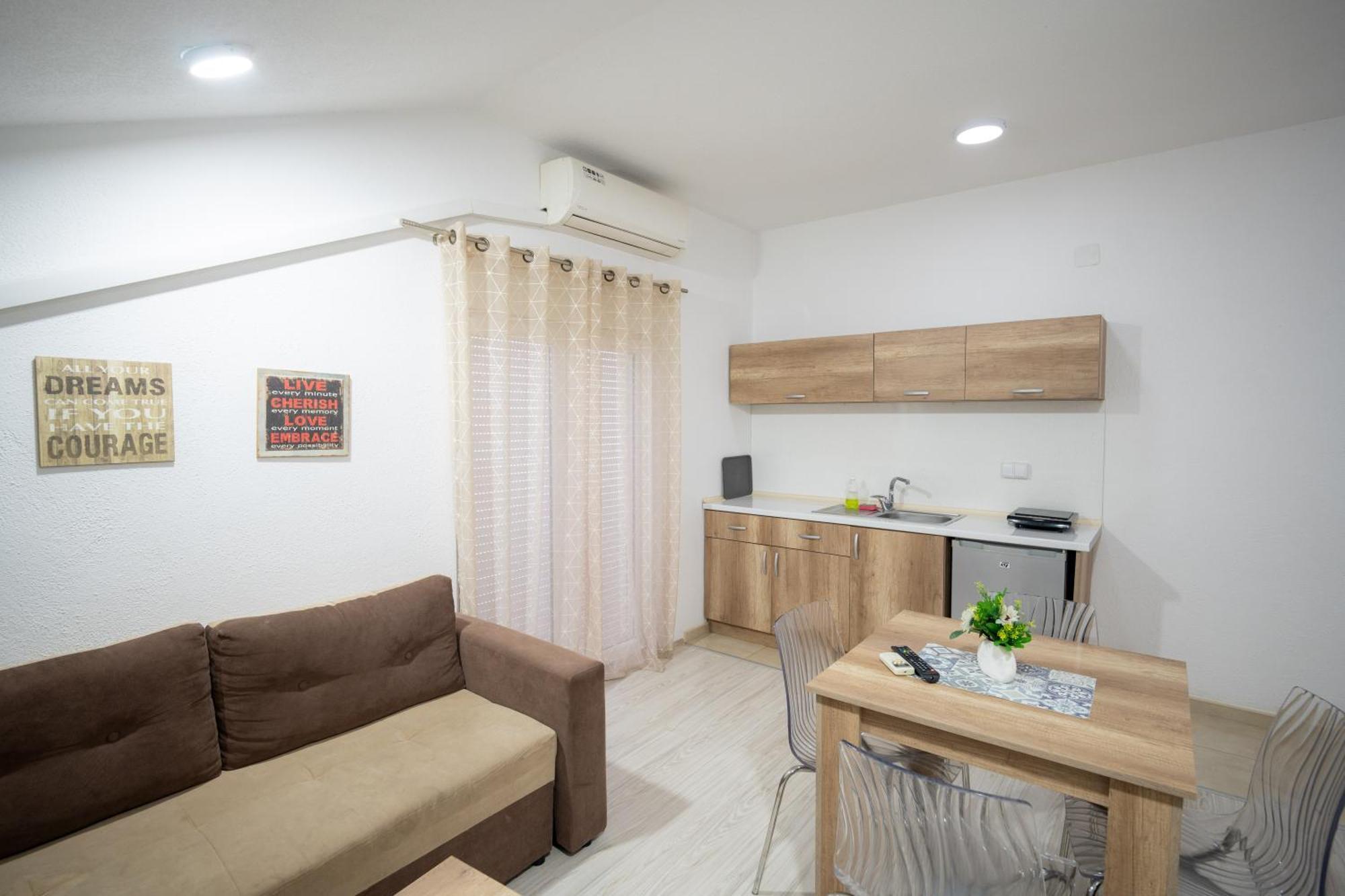Luna Apartments ゲヴゲリヤ エクステリア 写真