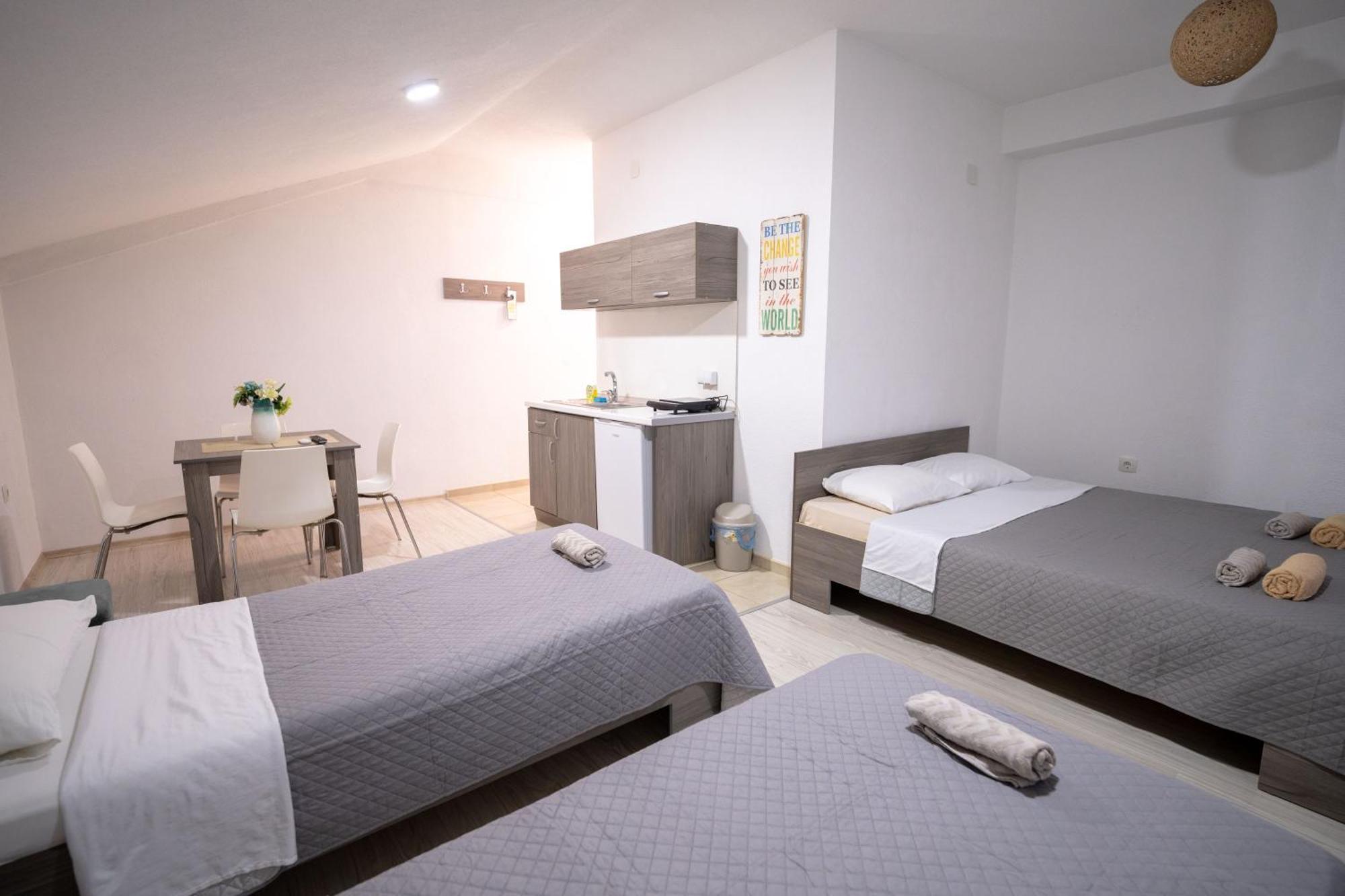 Luna Apartments ゲヴゲリヤ エクステリア 写真